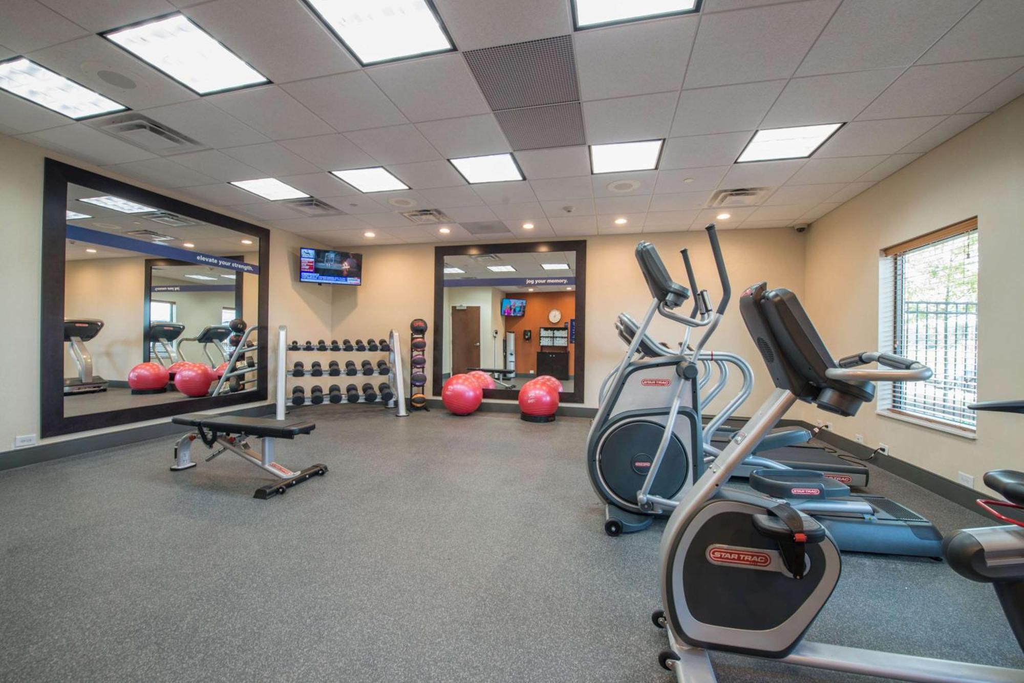 Hampton Inn Waynesboro Bagian luar foto